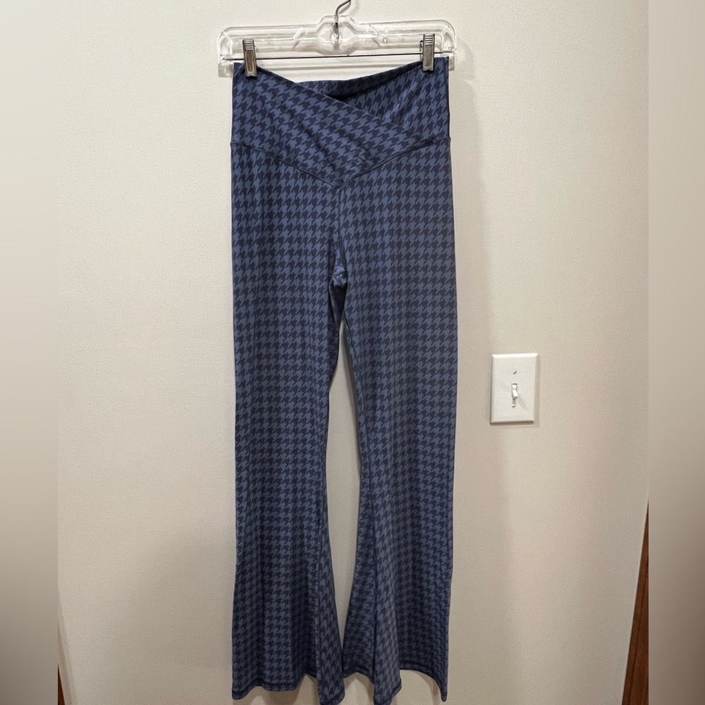 Aerie Offline Super Flare Houndstooth Legging